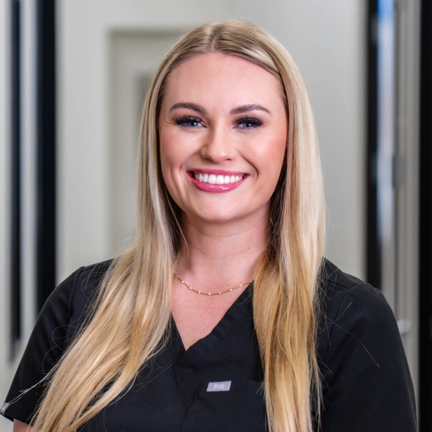 img-kenzie closed up portrait of Kenzie Hygienist working at South Mountain Family Dental in Tempe, AZ